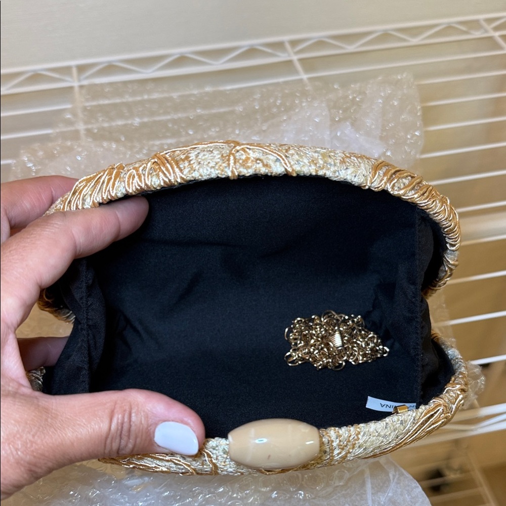 Elegant Brocade Clutch - Picture 3 of 6